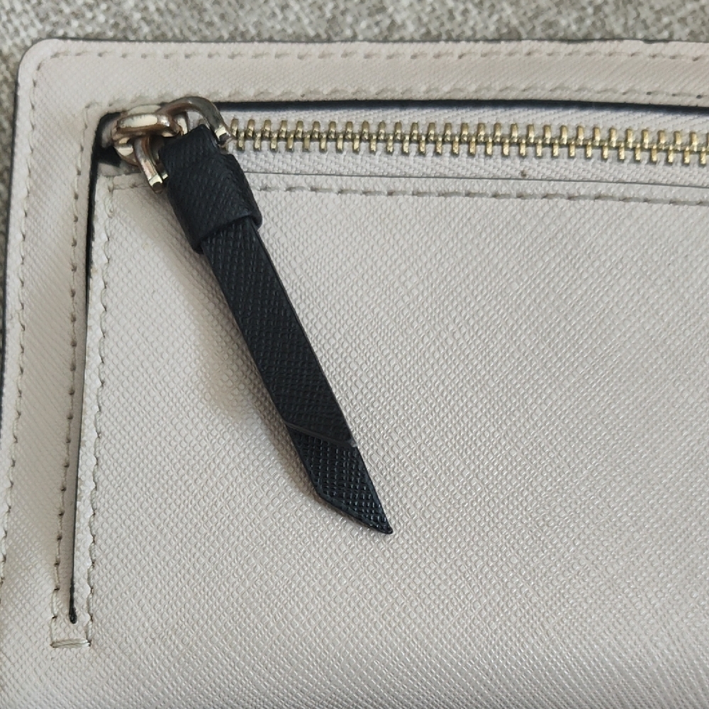Kate Spade Black and Tan Saffiano Leather Bifold  Snap Closure Wallet - Picture 6 of 11